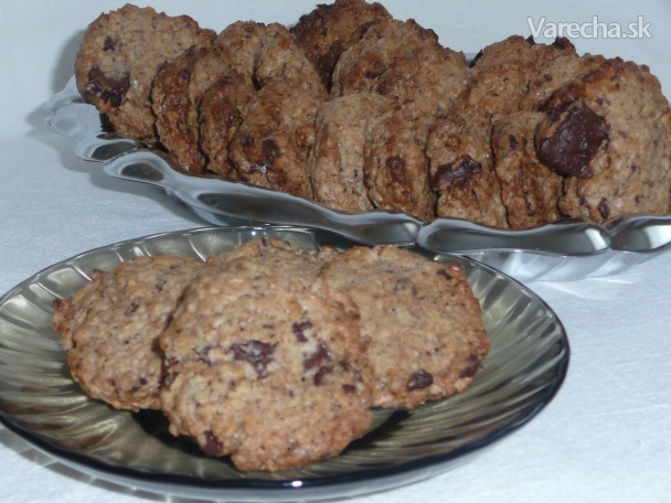 Cookies s vločkami, orechami a čokoládou