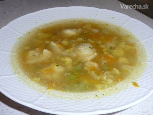 Recept - Jednoduchá polievka s krupicovými haluškami 