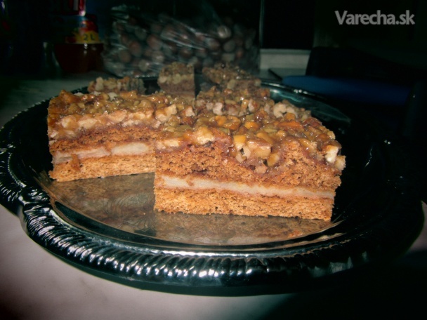 Orechovo-krémový koláč
