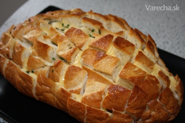 Recept - Syrovo-maslovo-pažítkový pečený chlebík