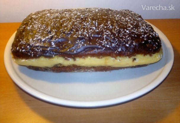 Kakaový koláč s vanilkovým pudingom