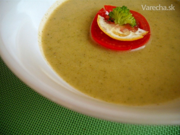 Krémová polievka z brokolice a rajčín (fotorecept)