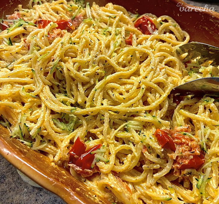 Špagety s pečenou fetou a paradajkami (fotorecept)
