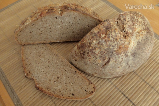 Kváskový chlieb ražno-špaldový špeciál (fotorecept)