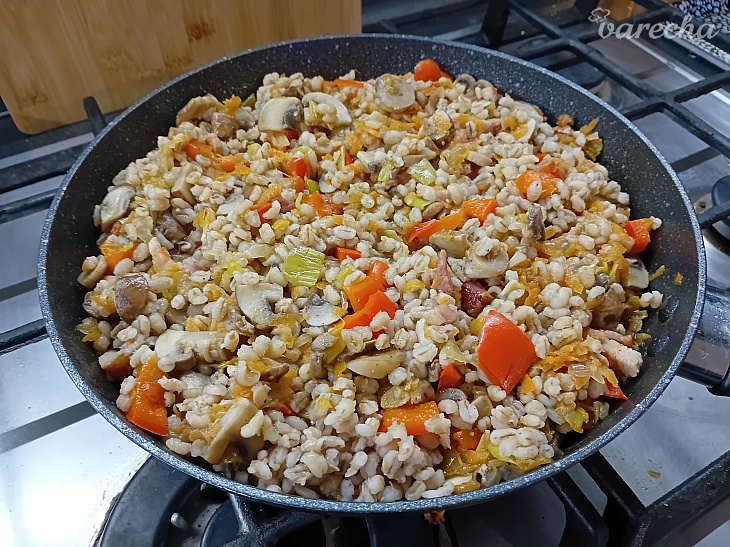 Zeleninové krupoto so šampiňónmi