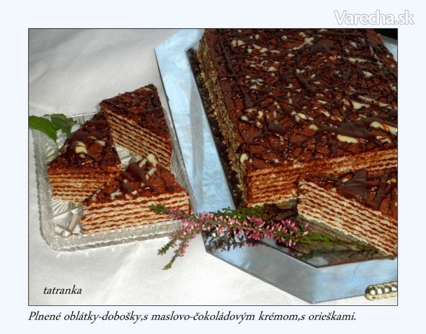 Plnené oplátkové dobošky s maslovo-čokoládovým krémom a orieškami