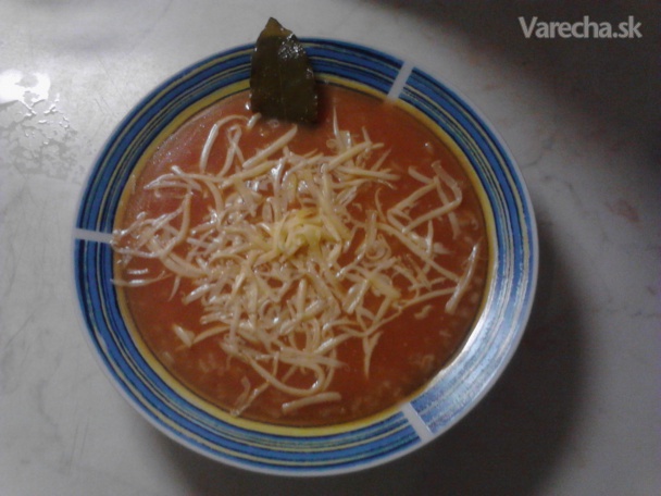 Jednoduchá paradajková polievka s bryndzou