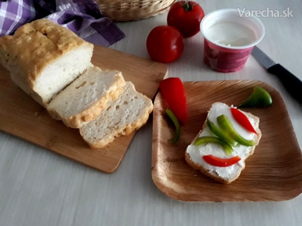 Biely bezlepkový chlieb vo forme (fotorecept)