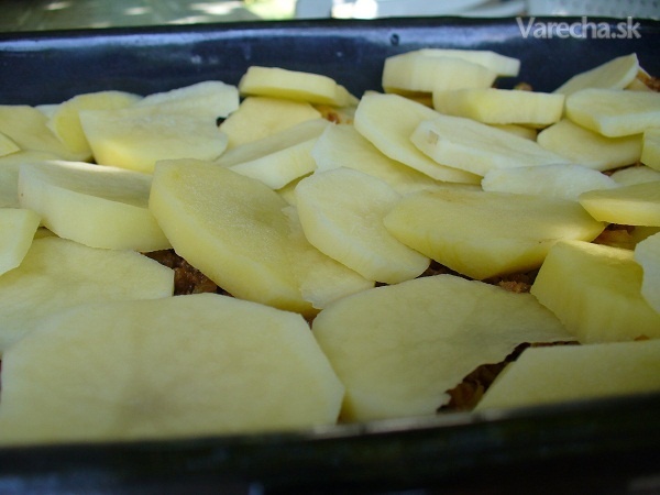 Musaka - zapekané zemiaky s mletým mäskom (fotorecept)