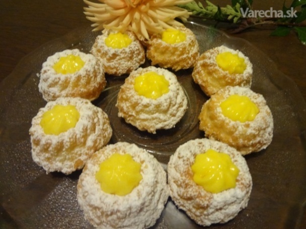 Malé kokosové bábovky plnené citrónovým maslom (fotorecept)