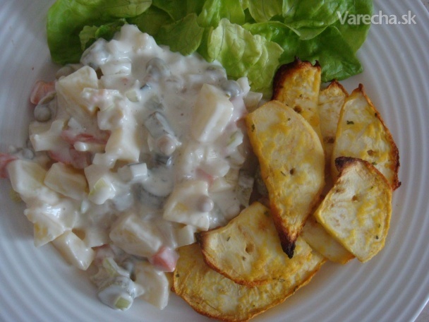 Vegánsky zemiakový šalát s vegezelerovou rybou