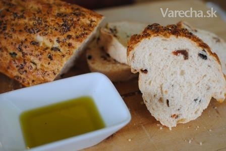 Bezlepkový chlebík so sušenými paradajkami a olivami (fotorecept)