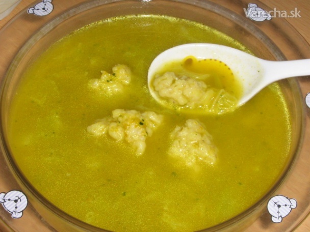 Cuketovo-kelová polievka s haluškami z ovsených vločiek
