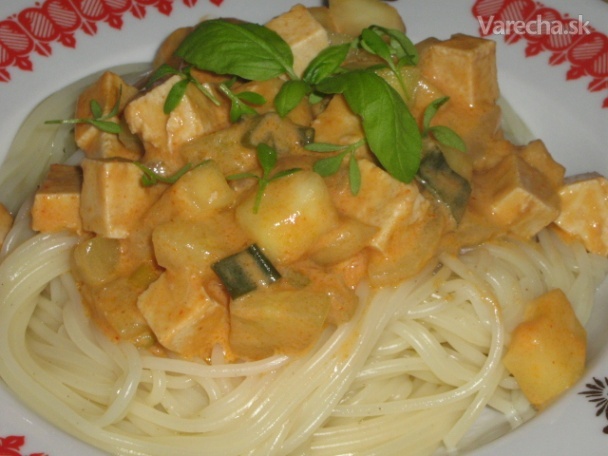 Špagety s cuketou a tofu (fotorecept)