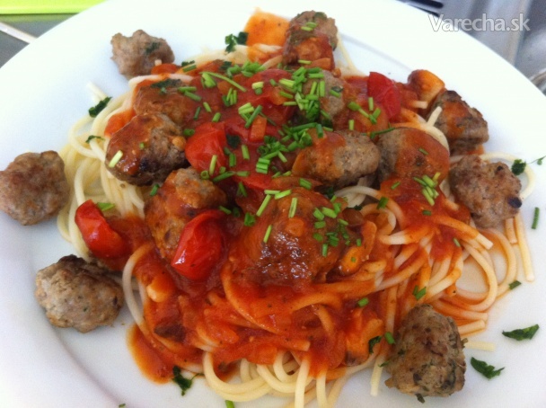 Spaghetti s mäsovými guľôčkami s paradajkovou omáčkou (fotorecept)