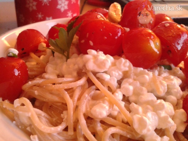 Špagety s cottage syrom a paradajkami