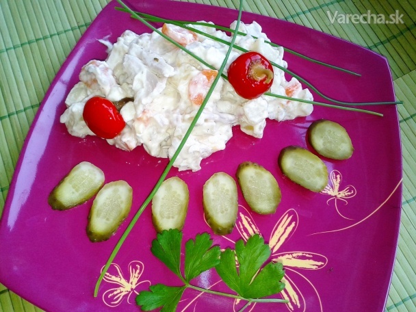 Kurací šalát s vajcom a so zeleninou (fotorecept)
