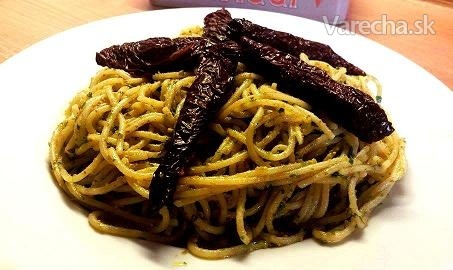 Špagety s pestom a sušenými paradajkami