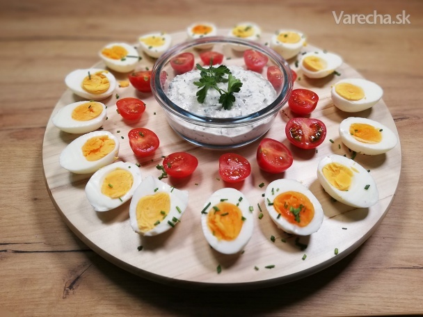 Vajíčka s bylinkovou omáčkou (videorecept)