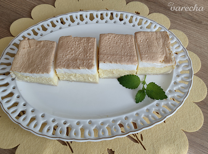 Tvarohový zákusok z lístkového cesta s penou (fotorecept)