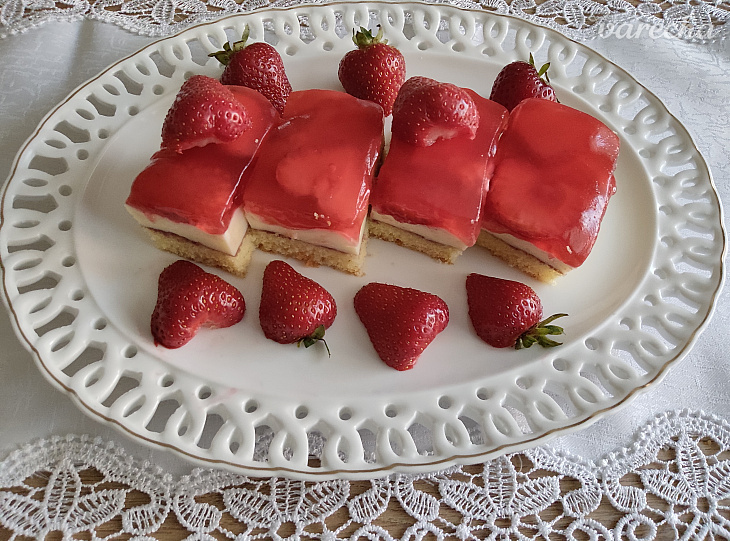 Jahodové rezy s pudingovou plnkou (fotorecept)