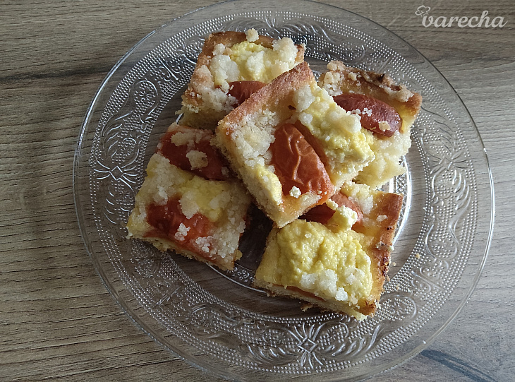 Kysnutý marhuľový koláč s tvarohom a mrveničkou (fotorecept)