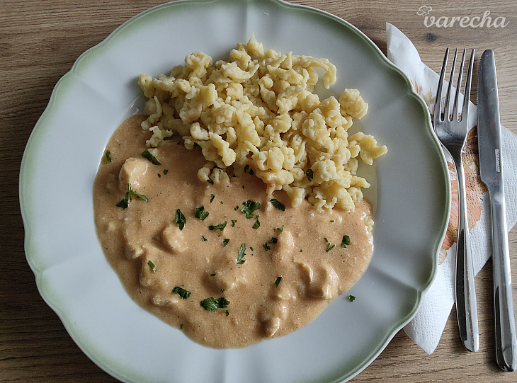 Kuracie mäso na smotane s maslovými haluškami (fotorecept)