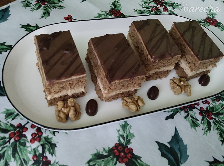 Orechovo-kávový rez s karamelovou plnkou (fotorecept)