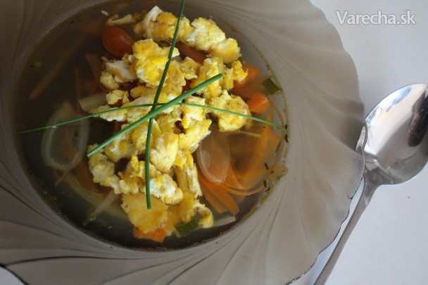 Trochu netradičná zeleninová polievka s vajíčkom (fotorecept)