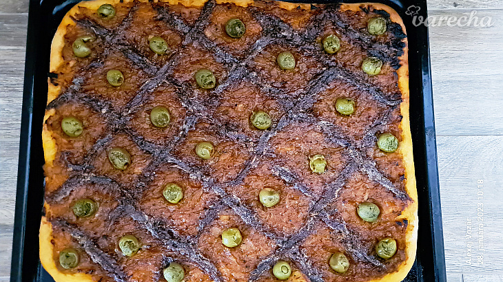 Pissaladière - cibuľový koláč s ančovičkami