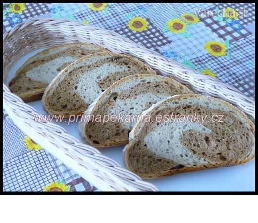 Dvoubarevný kváskový chlebík (fotorecept)