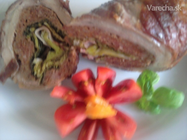 Bôčiková rolka plnená mletým mäsom a kelom (fotorecept)