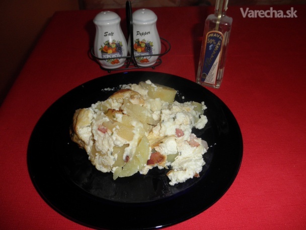 Trojtretinové zemiaky s bryndzou