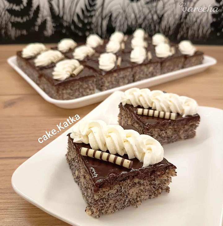 Jablkovo-makový hrnčekový zákusok