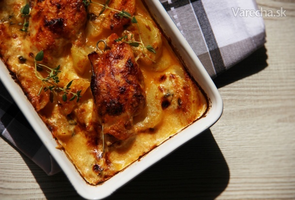 Recept - Plněná kuřecí prsa zapečená s brambory a smetanou