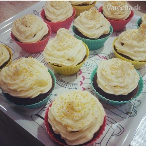 Čokoládové cupcakes s vanilkovým krémom 
