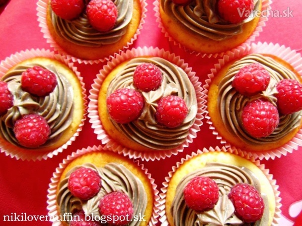 Lahodné malinovo-tvarohové cupcakes