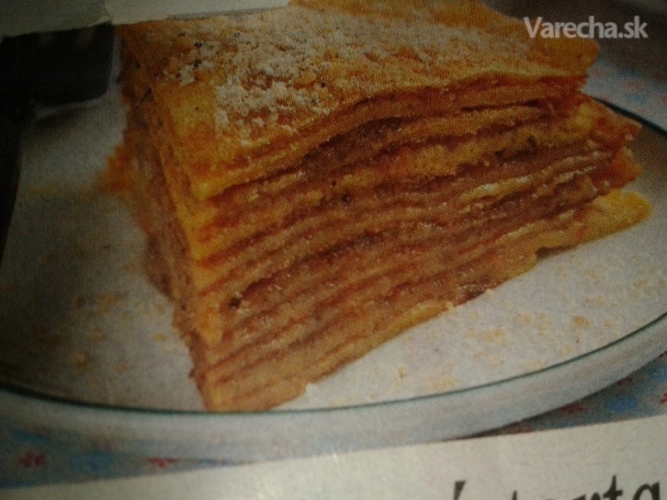 Palacinková torta s orechami