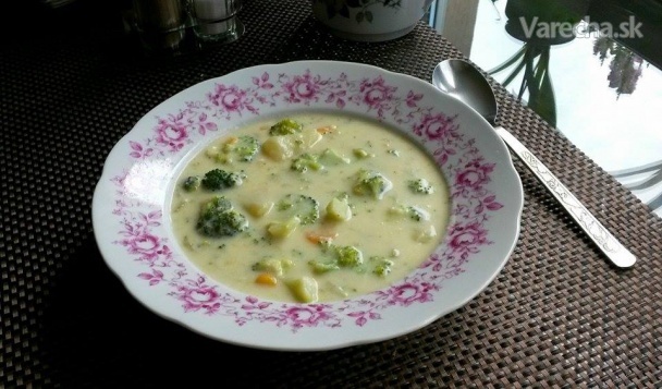 Syrová polievka so zemiakmi a brokolicou