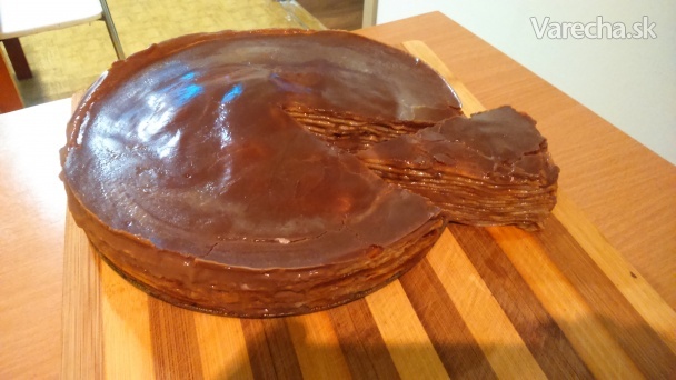 Palacinková torta s kakaovým pudingom 