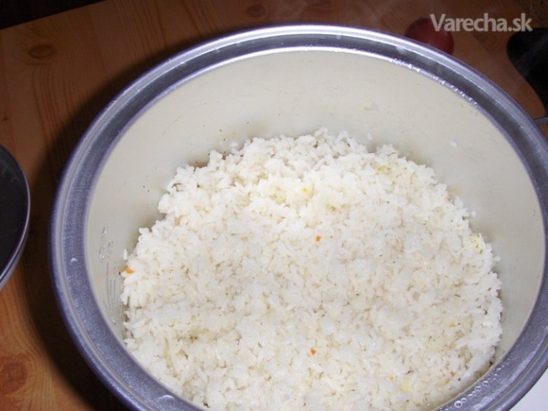 Ryža varená v hrnci Rice cooker