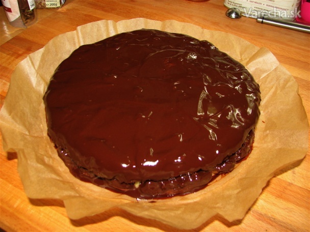 Čokoládová torta s orechovou plnkou (fotorecept)