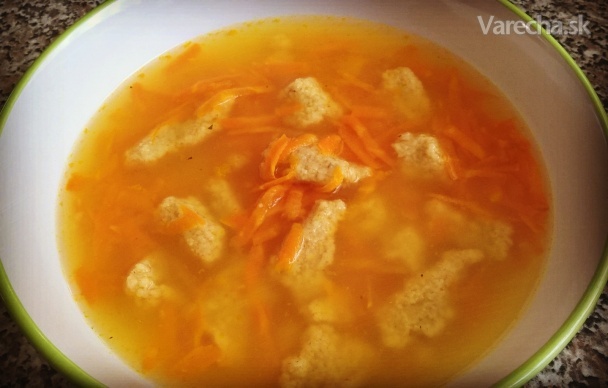 Kváskové halušky v mrkvovej polievke