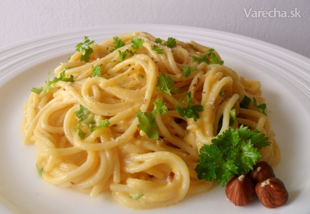 Špagety s mrkvovo- orieškovou omáčkou (fotorecept)