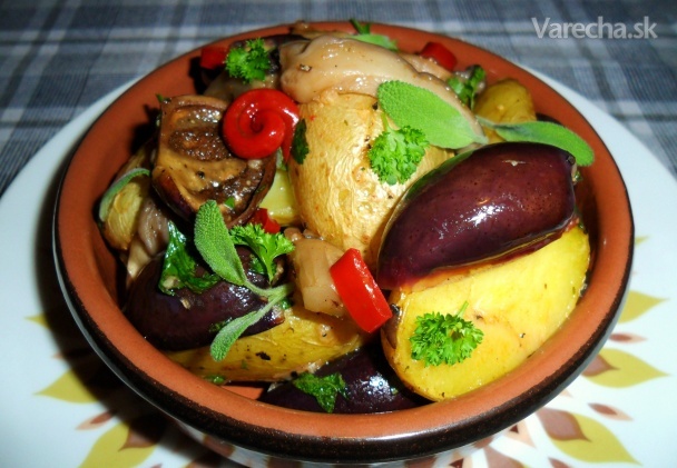 Šalát z pečených zemiakov, hlivy a baklažánov (fotorecept)
