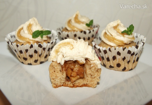 Jablkové koláčiky s vanilkovo - karamelovým krémom (fotorecept)