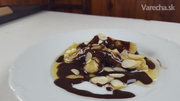 Banán s čokoládou pražený na rume (videorecept)