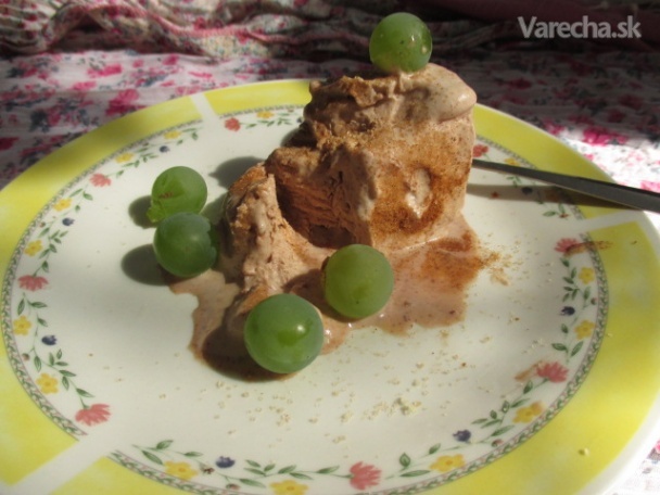 Mätovo-medovková čokoládová zmrzlina s orechami (fotorecept)