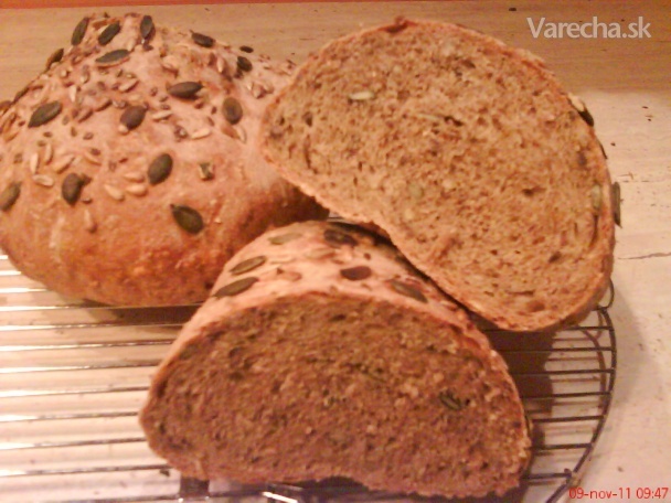 Tmavý celozrný chlieb (fotorecept)