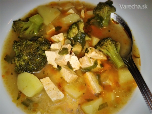 Brokolicová polievka s údeným tofu